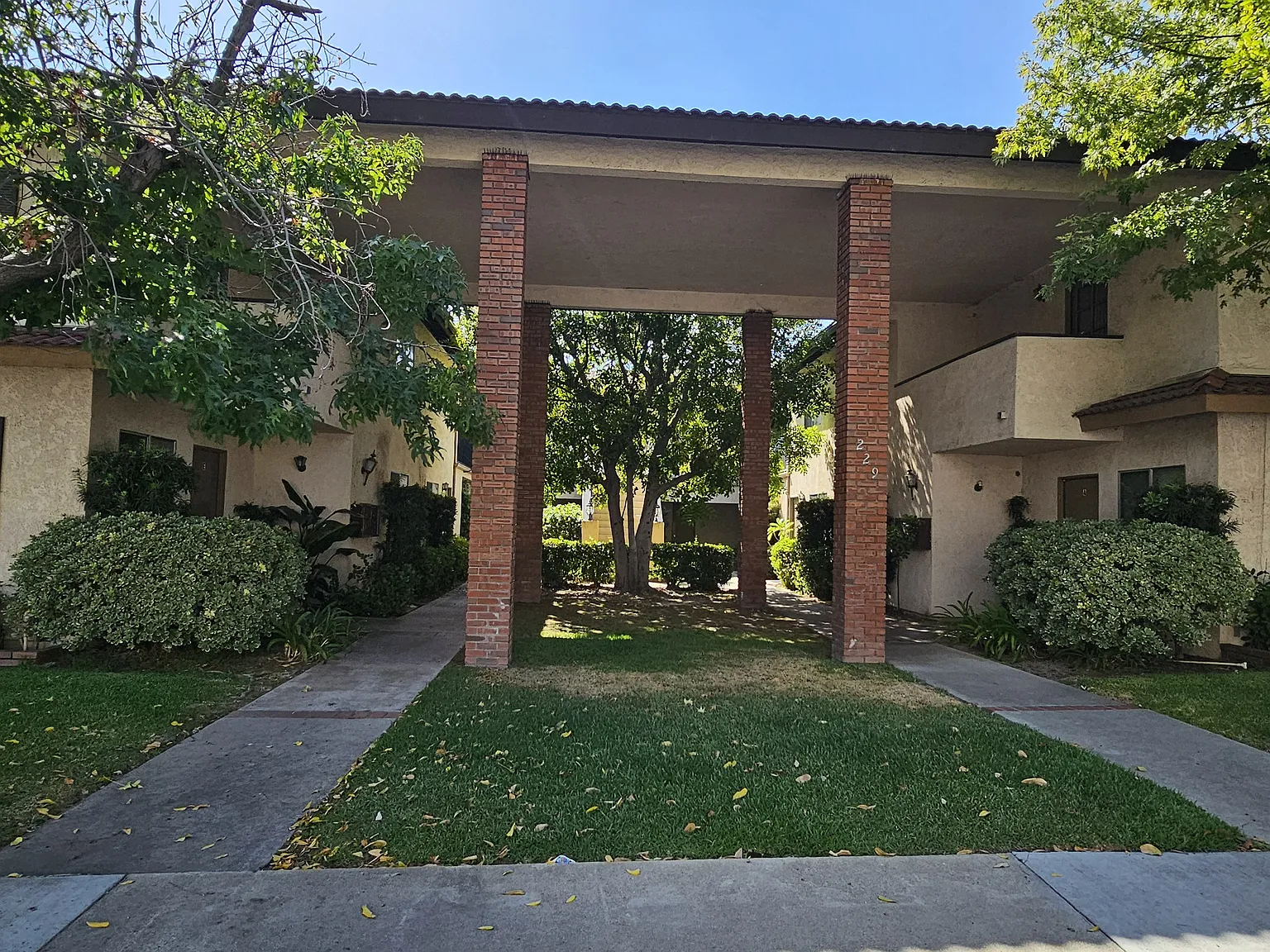 1 bed, 700 sqft, $2,200 — Photo 2