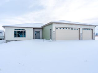5531 Holmes Dr, Bismarck, ND 58504