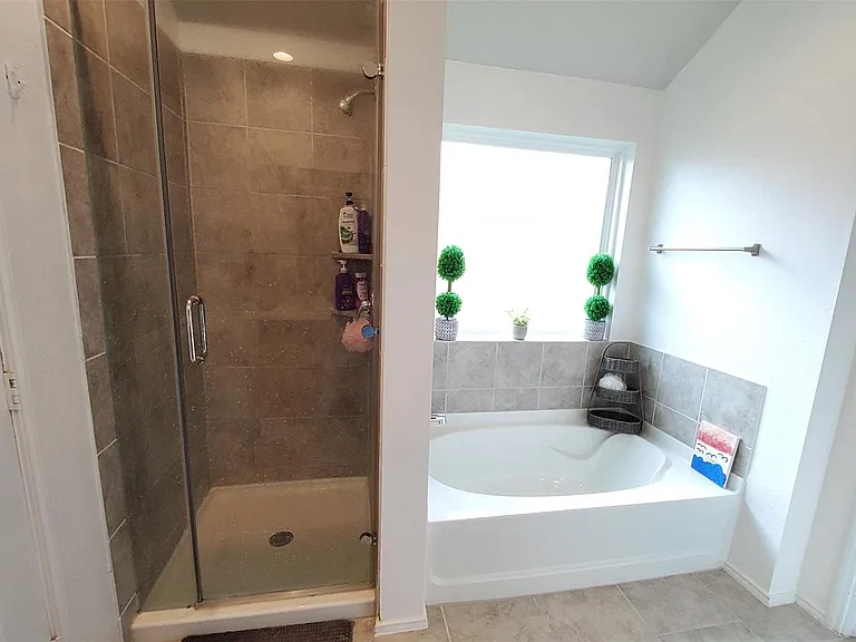 22607 Castello Lakes Dr — Photo 21