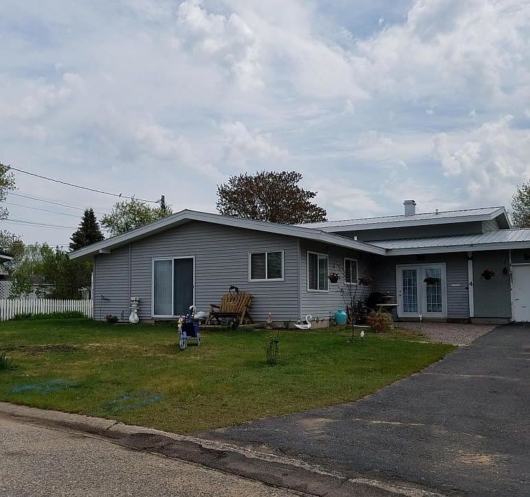 1st image of 4 Woodside Dr