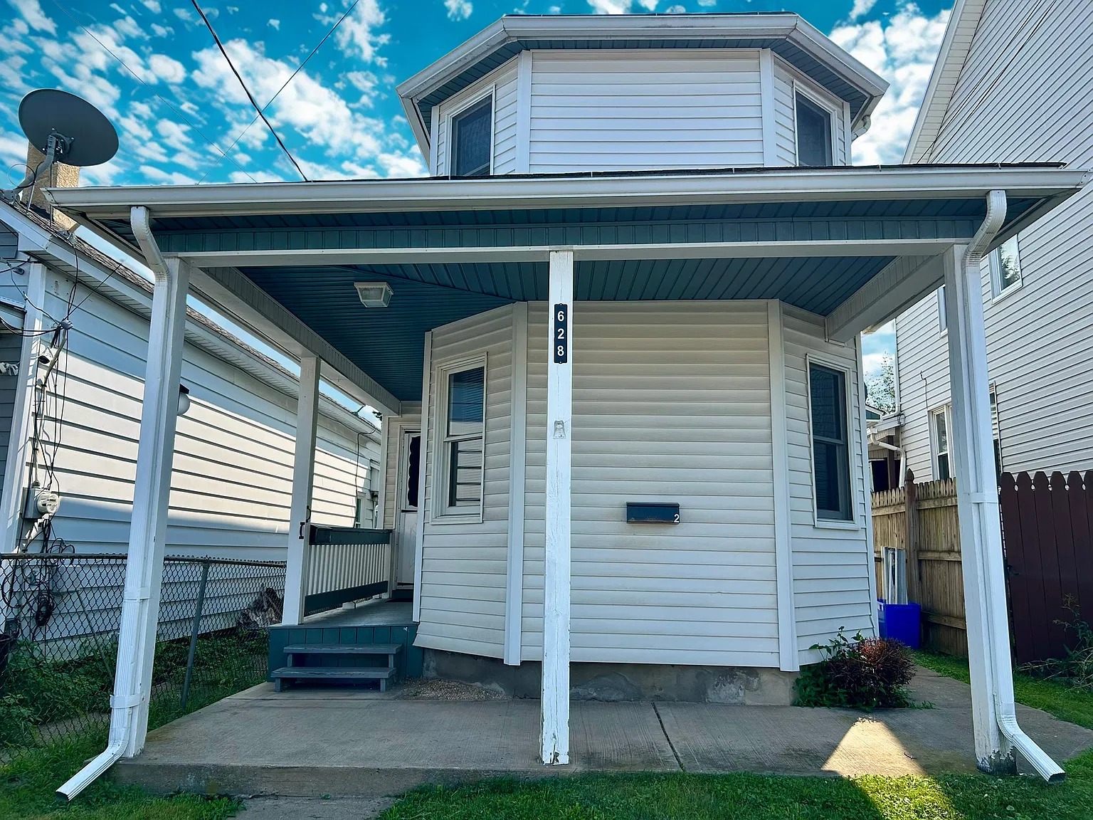628 Oak St — Photo 1