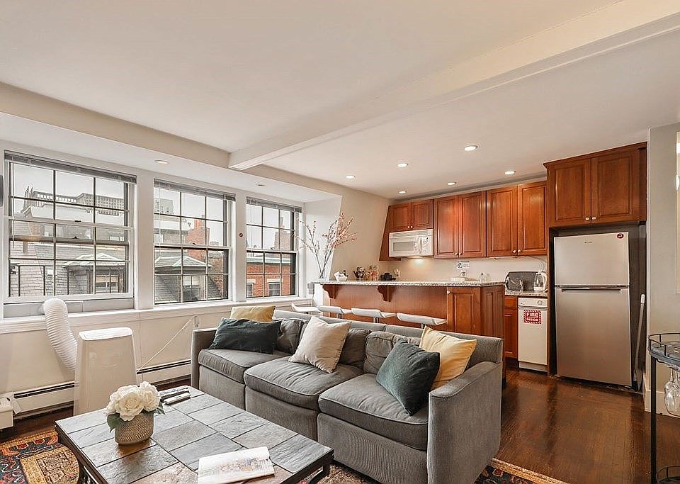 Living Room / Kitchen