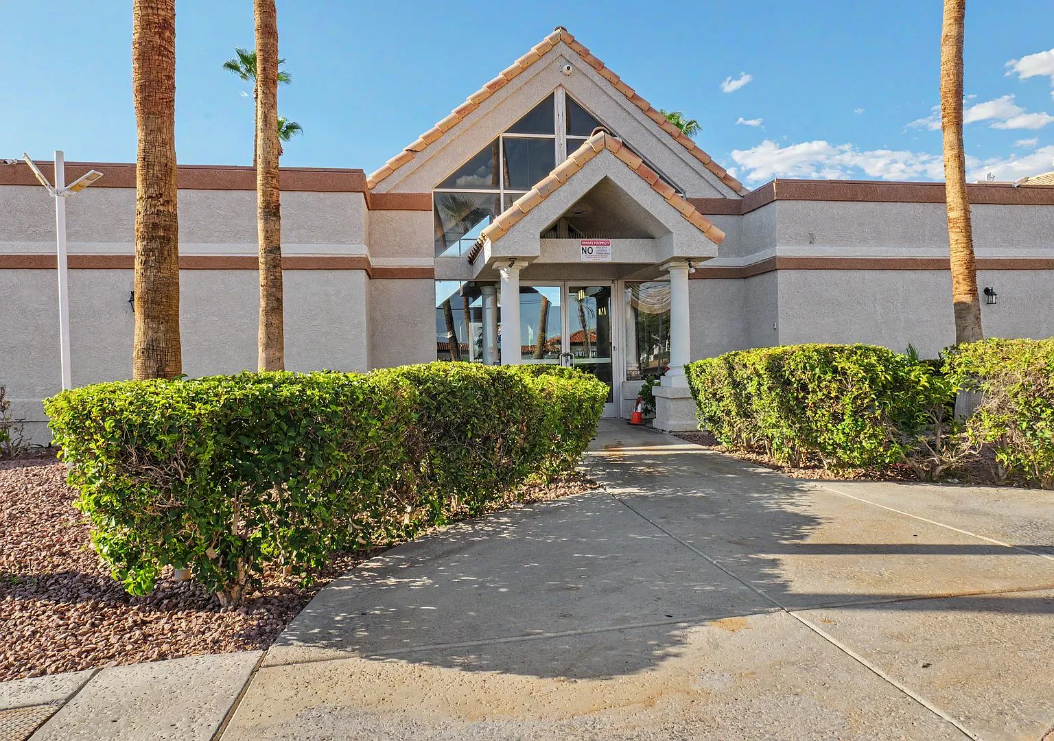 Spacious 2bed/2bath Condo * Second Floor Unit* — Photo 4