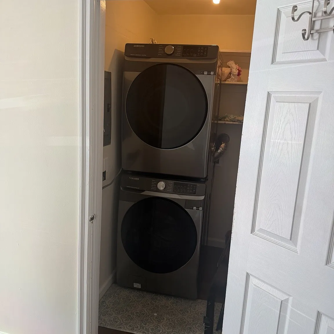 2 bed, 1.0 bath, 2766 sqft, $1,750 — Photo 4
