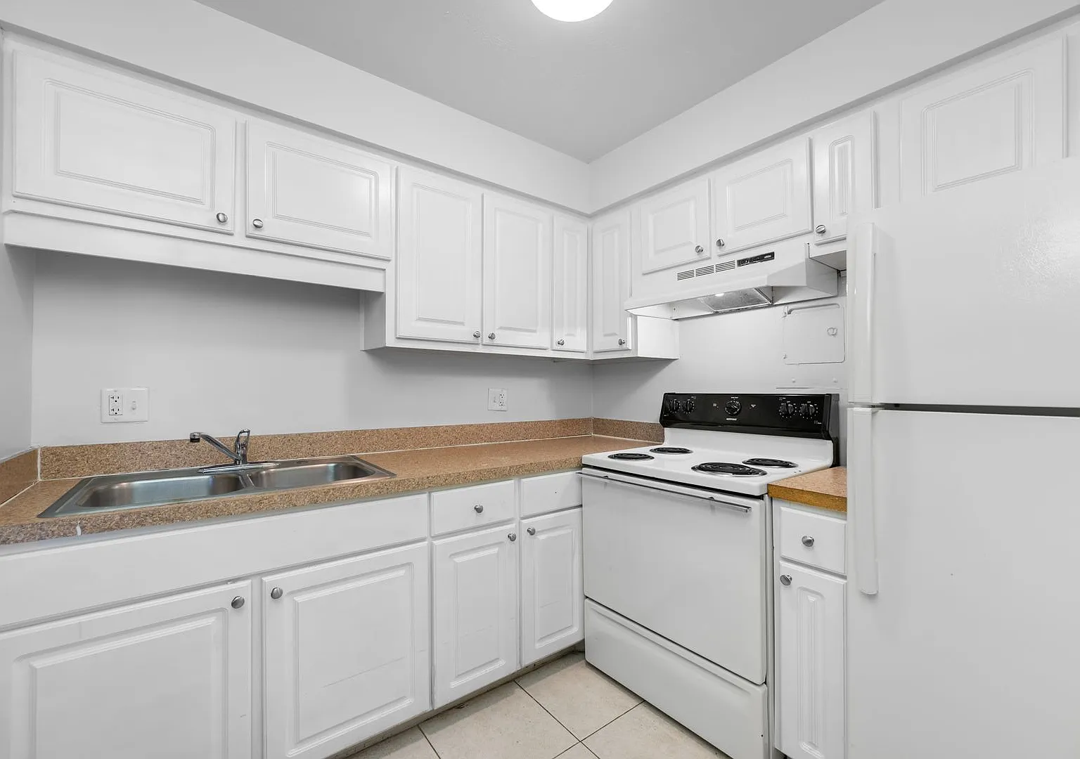 Lakeside Villas — Photo 4