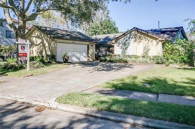 1st image of 2323 Colleen Dr