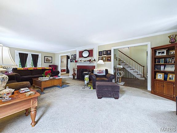 5th image of 22 Frontenac Pl
