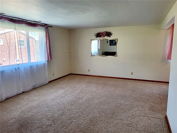 5th image of 21 Franconia Dr