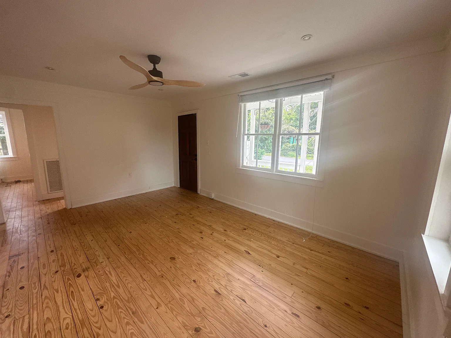 3 bed, 1349 sqft, $3,100 — Photo 3