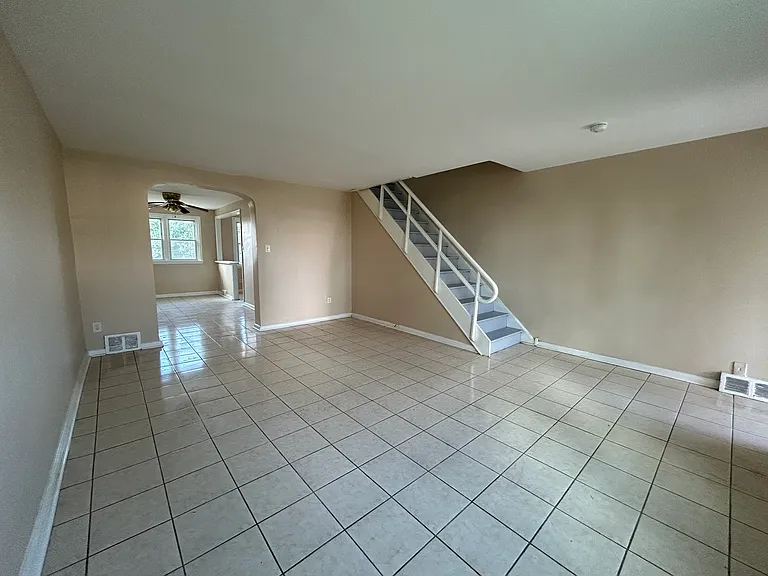 6640 Roosevelt Blvd — Photo 2
