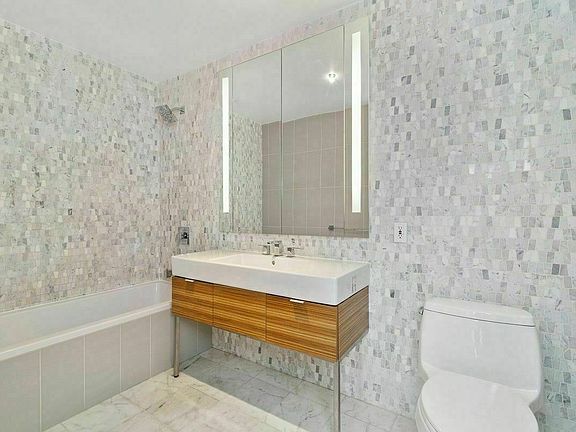 5th image of 202 8th St APT 4C