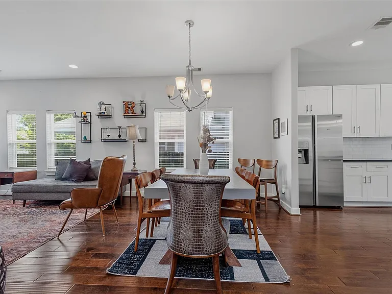 704 Vincent St — Photo 19