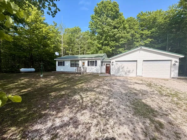3676 Lang Rd, Gulliver, MI 49840
