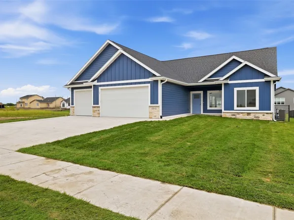 1113 Lakeview Cir NW, Bondurant, IA 50035