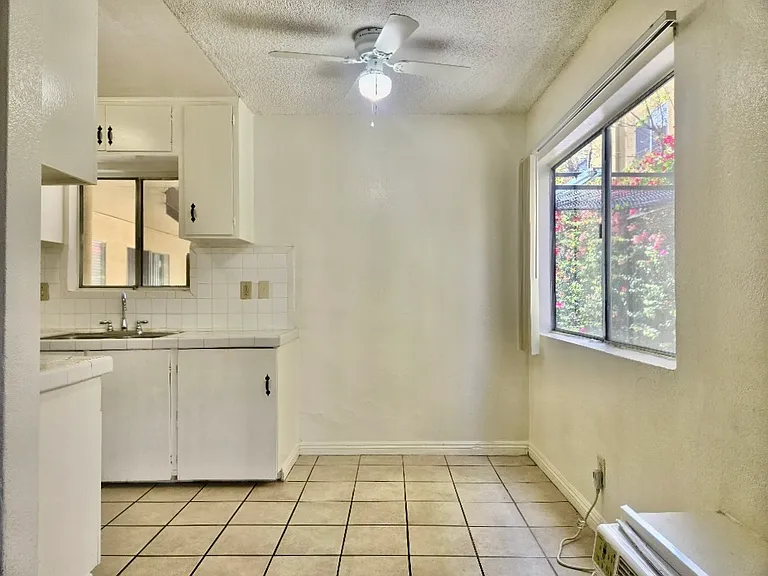 13418 Vanowen St #1 — Photo 3