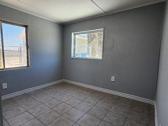 4th image of 4031 Johnson Ave