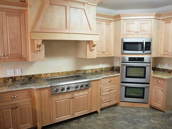 4th image of 220 Silver Crest Dr