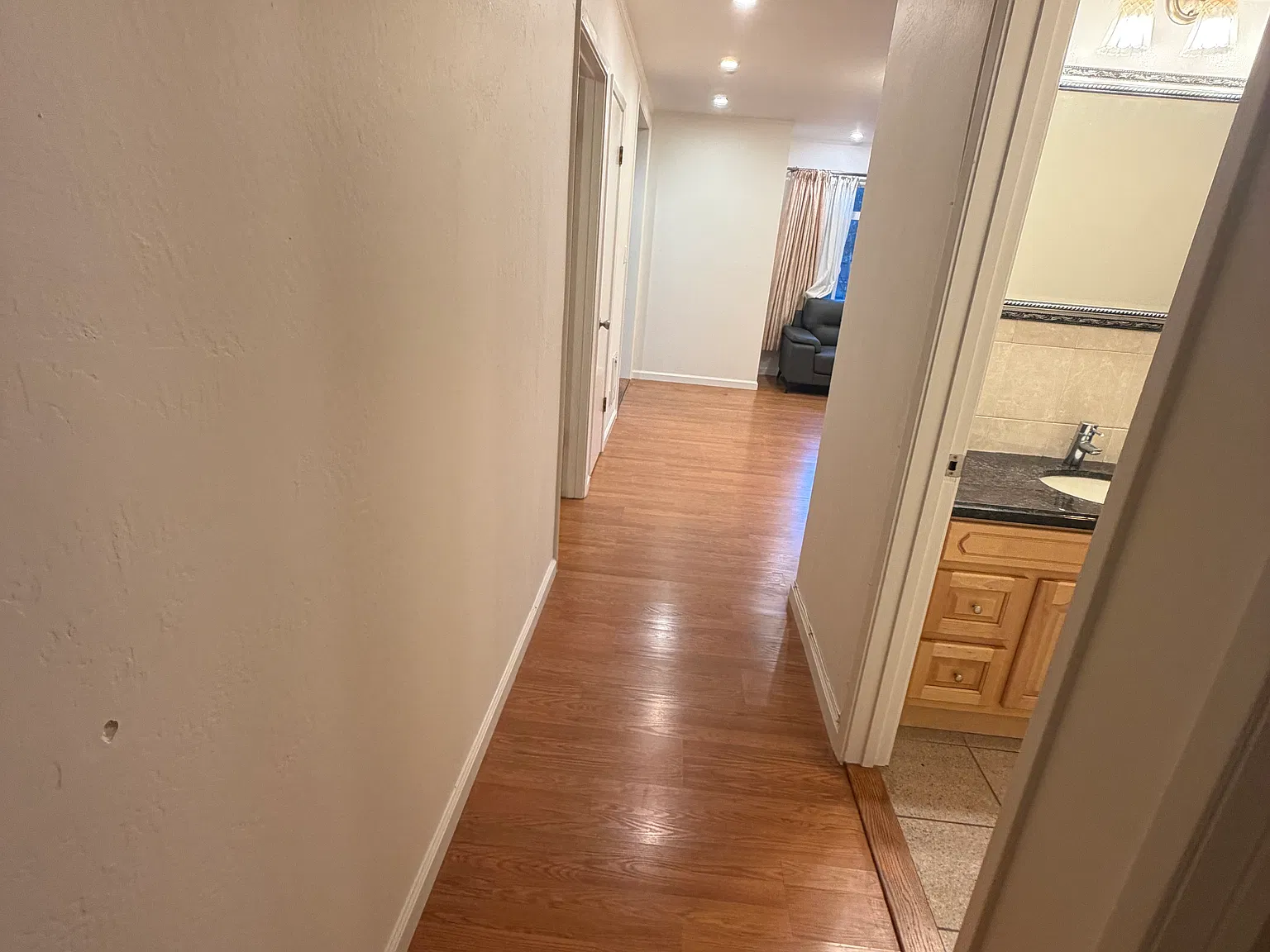 2 bed, 850 sqft, $3,700 — Photo 3