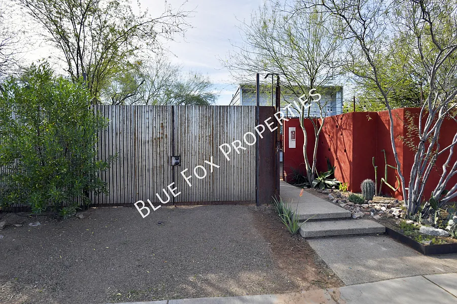 Building Photo - 1150 E 15th St