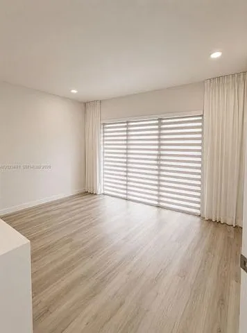 4 bed, 2.0 bath, 1762 sqft, $3,900 — Photo 3
