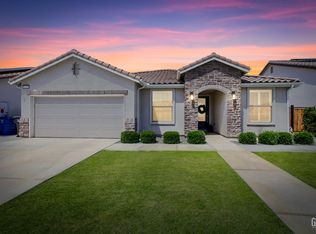 9208 Willow Terrace Dr, Shafter, CA 93263