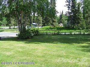 Spacious front yard