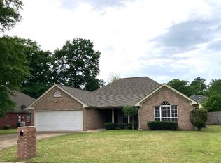 64 First Colony Cir, Columbus, MS 39702