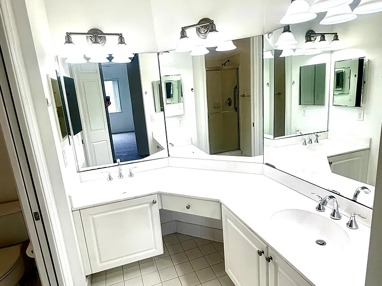 3600 Oaks Clubhouse Dr #309 — Photo 9