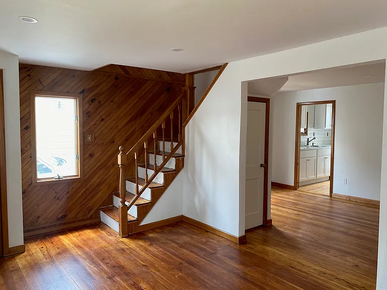 17 Willow St — Photo 3