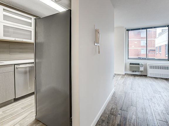 2nd image of 480 2nd Ave APT 2D
