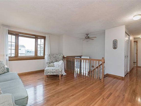 3rd image of 319 Jo Ann Dr