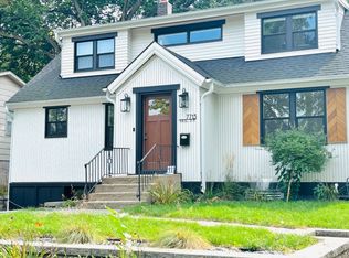 7713 Knoll St, Golden Valley, MN 55427