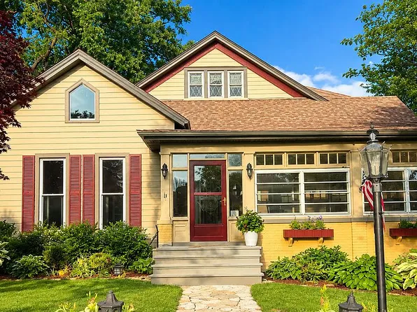 406 Lafayette St, Valparaiso, IN 46383