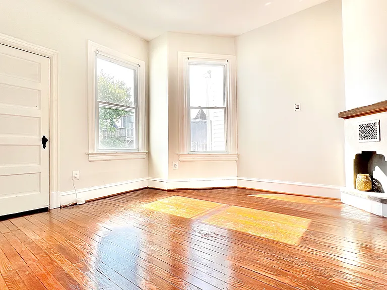 2409 1st St NW — Photo 2