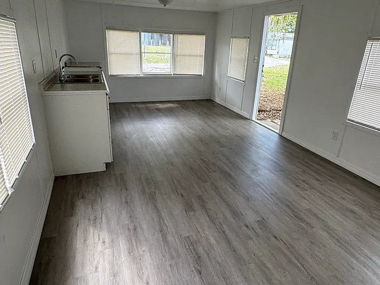 405 Union Dr #14 — Photo 4