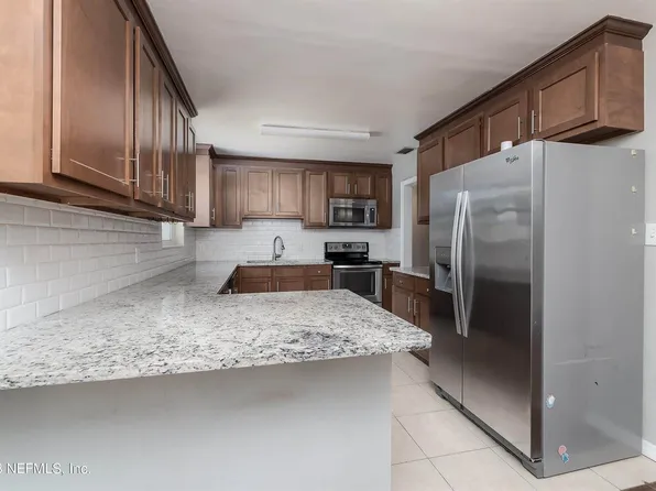 5906 Green Hill Ln, Jacksonville, FL 32211