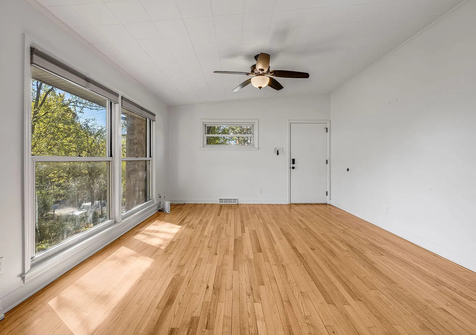 West Asheville 3-Bedroom/2-Bathroom House near Haywood Road — Photo 4