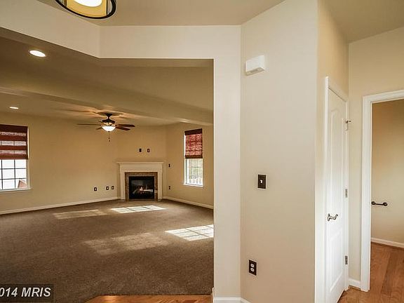 4th image of 37 Royal Crescent Way