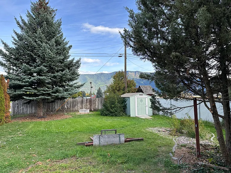 backyard horseshoe pit