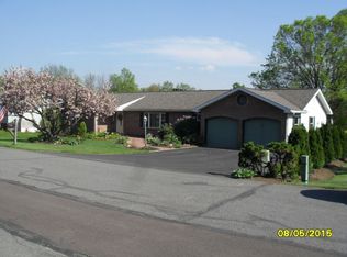 19 Meadowbrook Dr, Selinsgrove, PA 17870