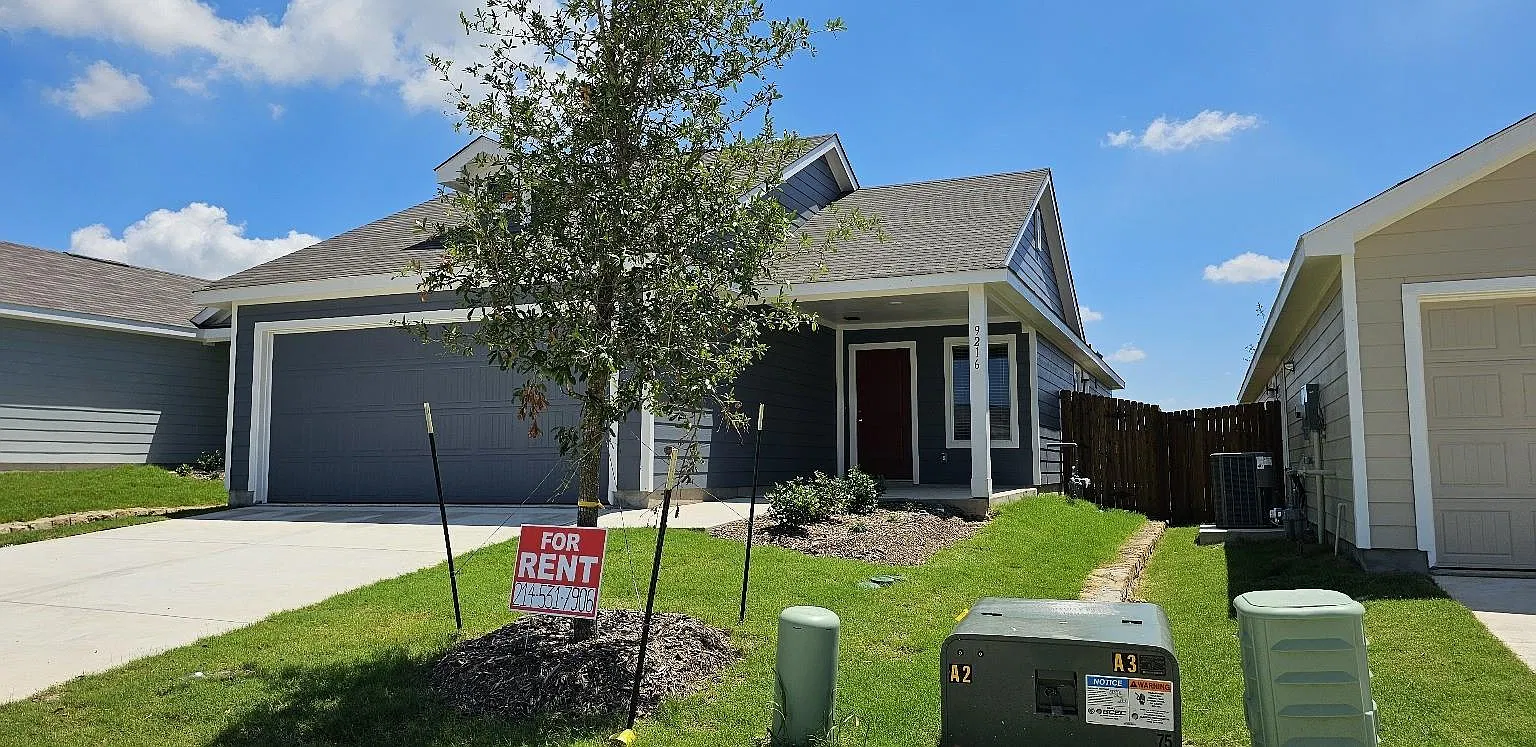 3 bed, 1267 sqft, $1,799 — Photo 3