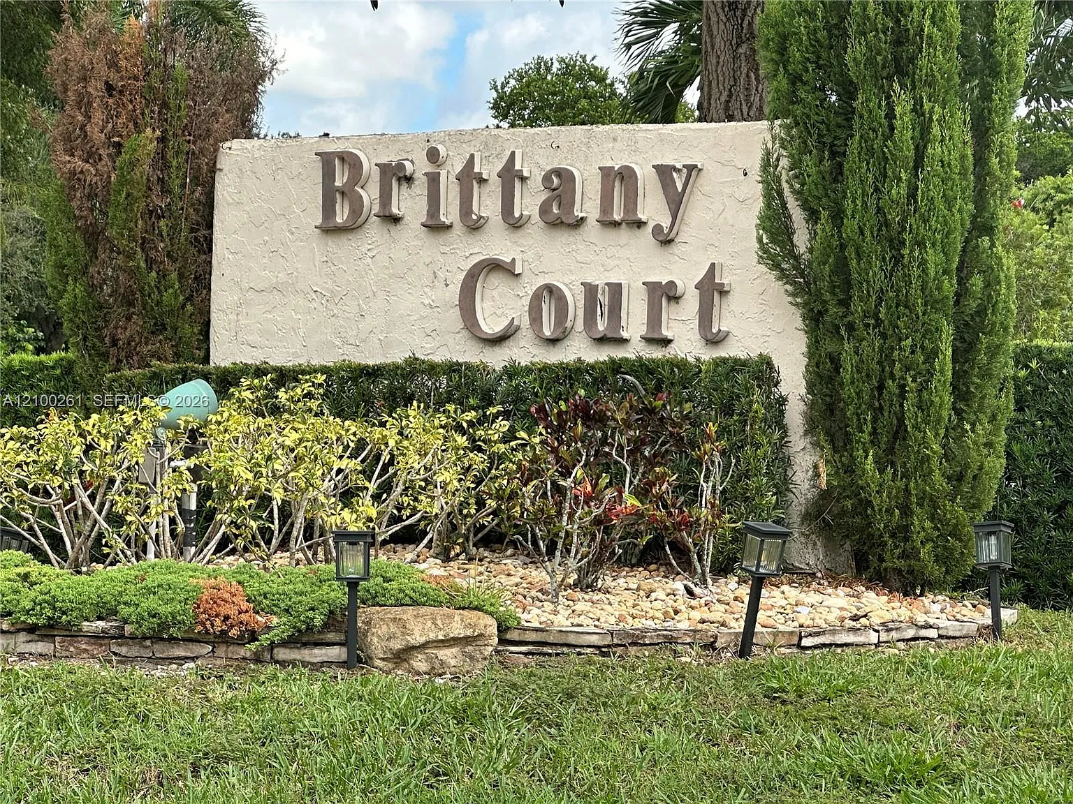 Brittany Court Condo — Photo 1