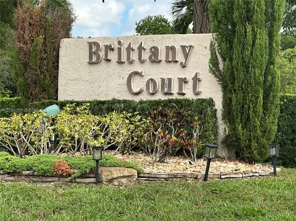 2477 NW 89th Dr APT 302, Pompano Beach, FL 33065