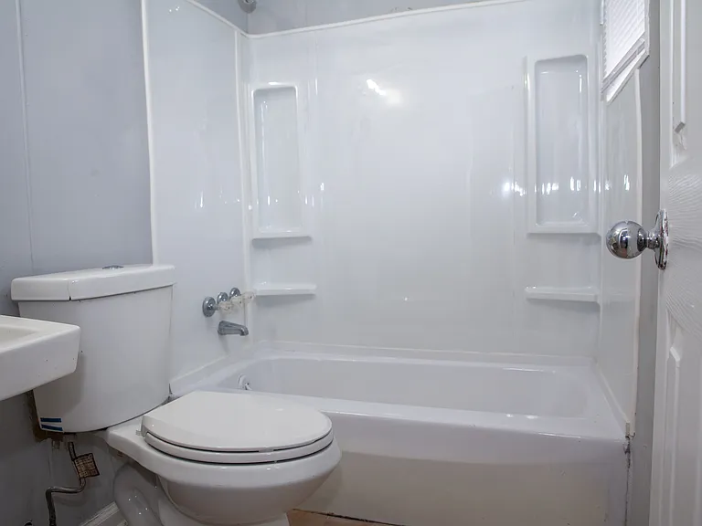 1 Bed- Upgraded Bathroom