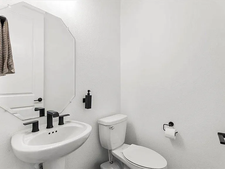 1224 Umblachery St — Photo 27