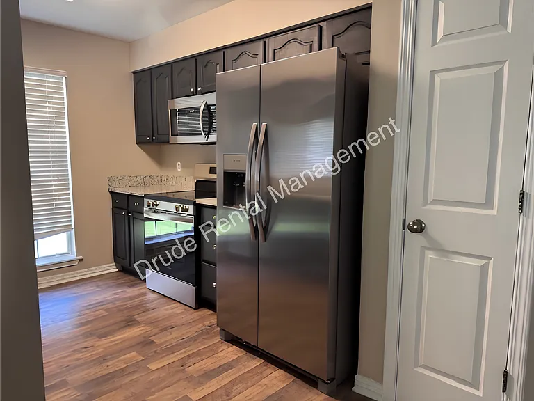 829 Eden Oaks Dr — Photo 7