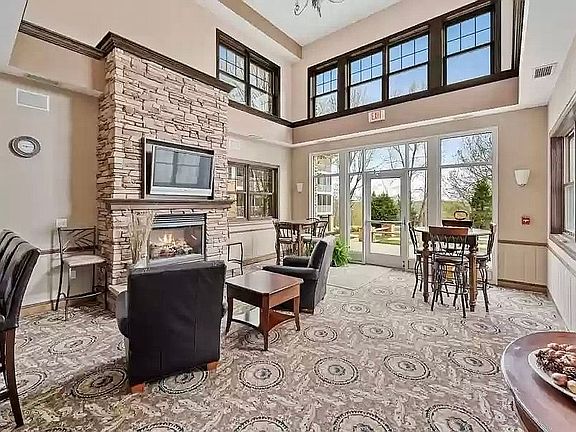 4th image of 500 Greenhaven Dr APT 325
