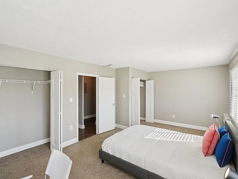 River West Flats — Photo 36