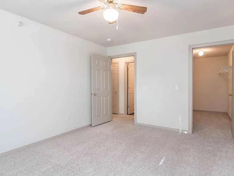 LEXINGTON ESTATES — Photo 28