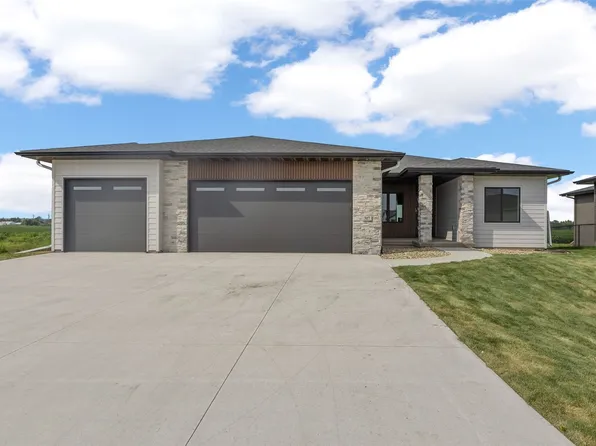 317 Hackberry Dr, Palo, IA 52324